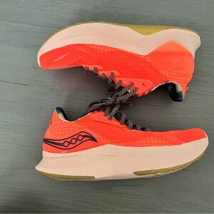 Saucony Women’s Endorphin Shift 2 Running Shoe size 10 Orange